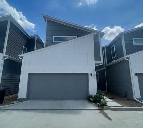 2nd image of 10213 Las Nubes Ave