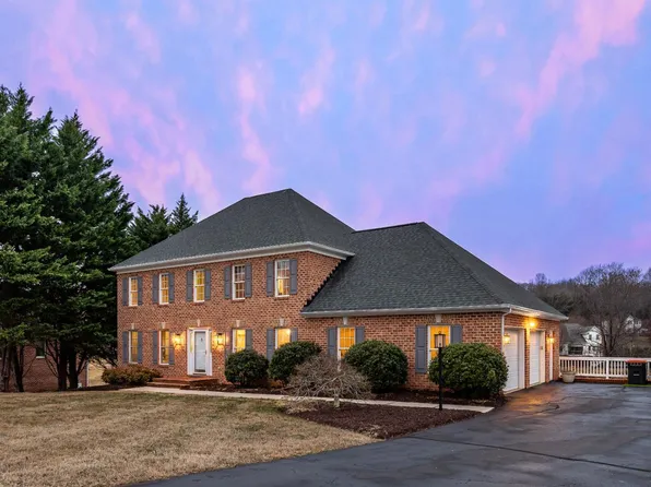 1305 Summerpark Dr, Forest, VA 24551