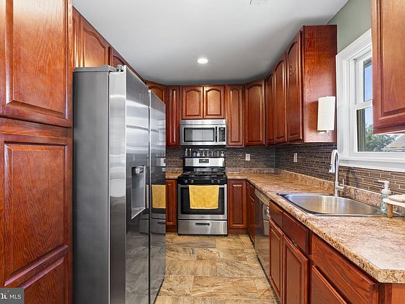 3rd image of 112 Woodlawn Ave