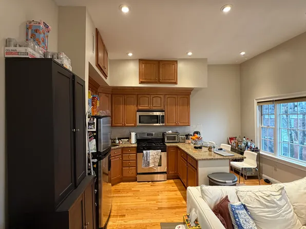 261 W 2nd St #3, South Boston, MA 02127