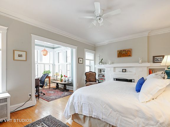 2nd image of 610 Hinman Ave APT 2