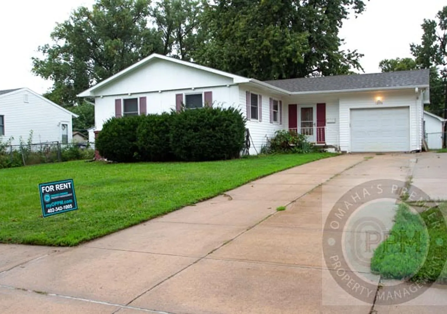 Beautiful Spacious House | 120th & L — Photo 1
