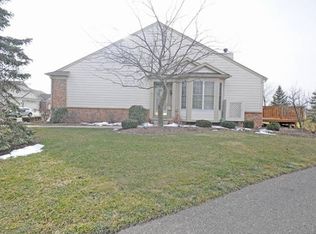 39440 Edgewater Dr #87, Northville, MI 48168