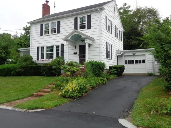 70 Fairview Ave, East Providence, RI 02914