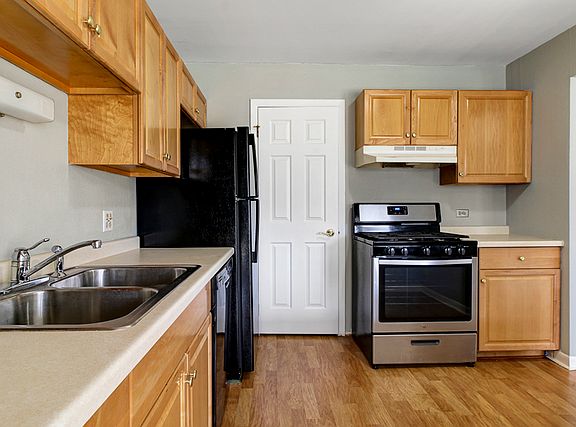 5th image of 325 Oak Meadow Ct APT B1