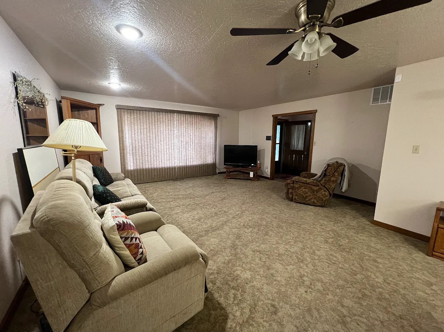 Furnished Month to month 2 Bedroom Home — Photo 2