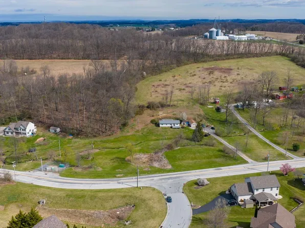 2 Valley Rd, Shrewsbury, PA 17361