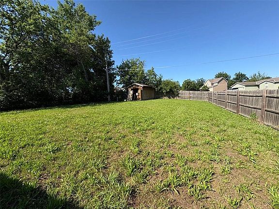 5th image of 3801 SE Evans Dr