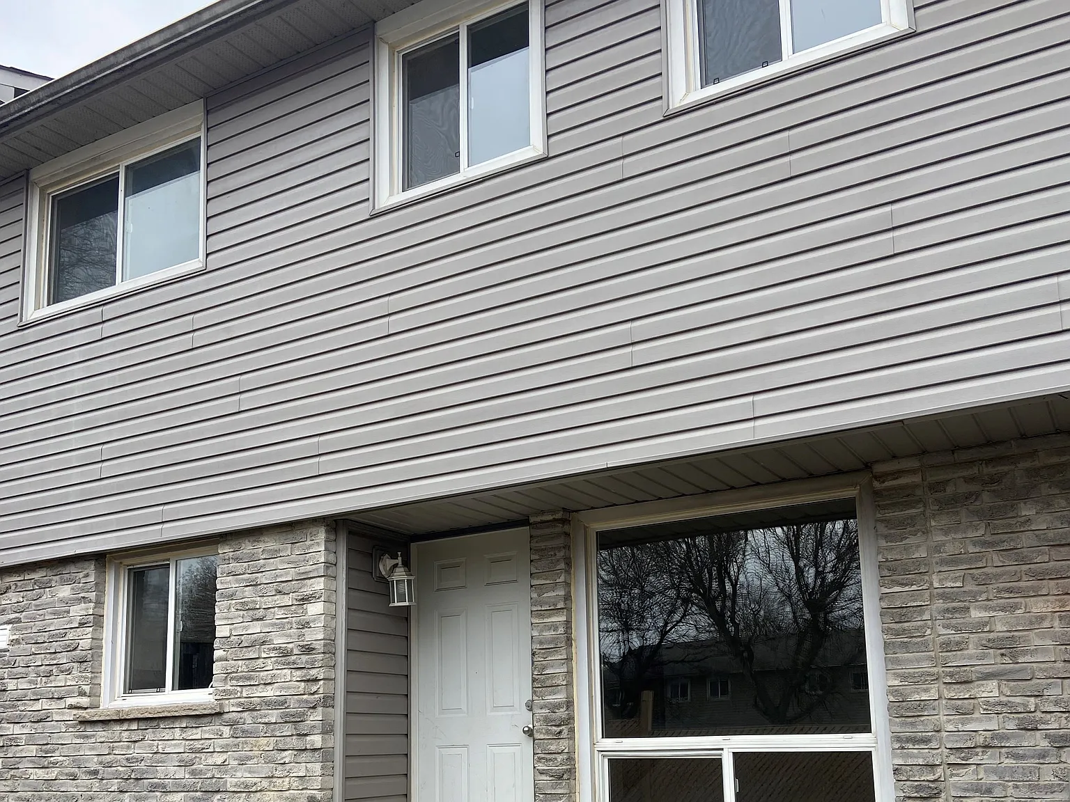 700 Parkhill Road West — Photo 2