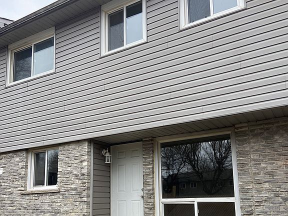 2nd image of 700 Parkhill Rd W