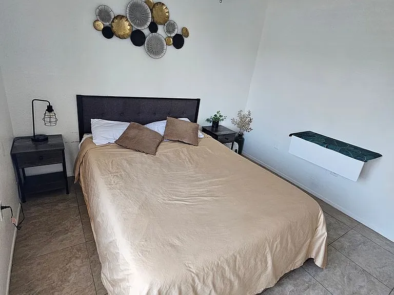 712 N Santa Barbara #1 — Photo 26