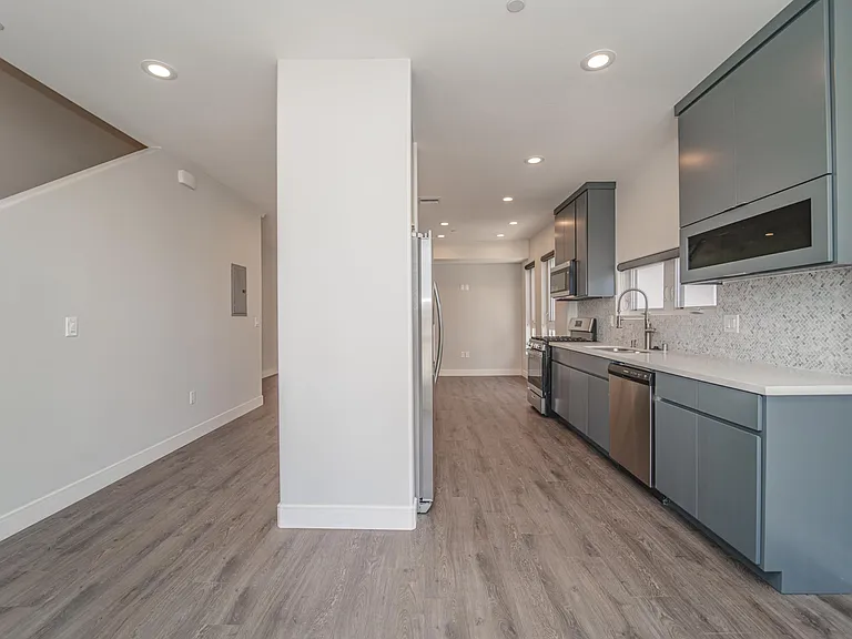 4526 1/2 Saint Charles Pl — Photo 27