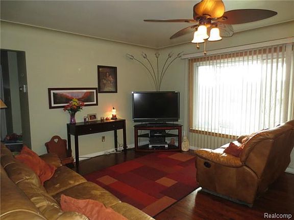 4th image of 23240 S Brookside Dr