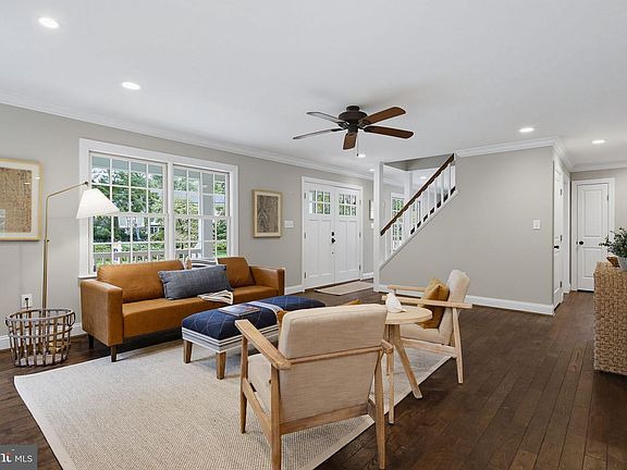 4th image of 40 Hatton Dr