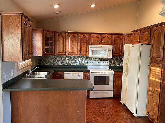 5th image of 318 Brookshore Ave