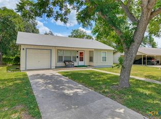 437 Wallace St, Seguin, TX 78155