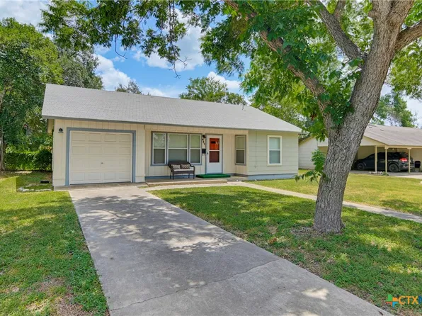 437 Wallace St, Seguin, TX 78155