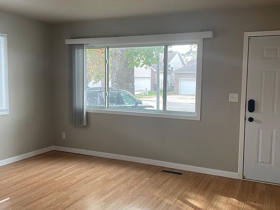 2nd image of 3306 Opal Dr