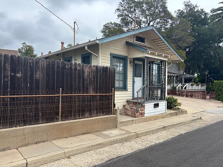 1330 Carmelita Ave — Photo 19