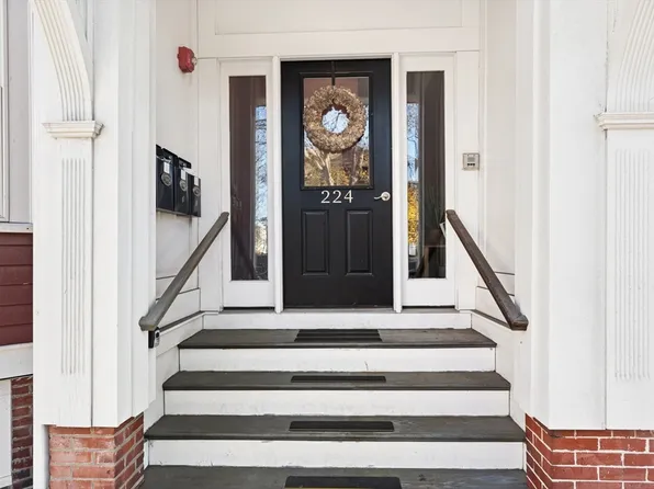 224 M St Unit 1, South Boston, MA 02127