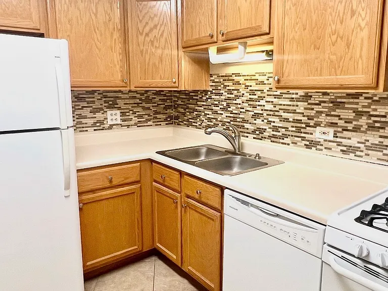1461 N Winslowe Dr #304 — Photo 9