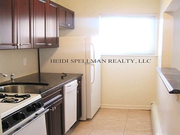 3rd image of 1 Soundview Dr