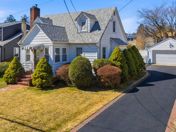 126 Grant Street, Centerport, NY 11721
