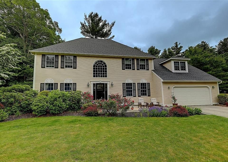 1st image of 90 River Farm Dr