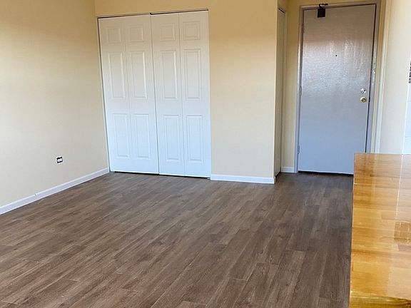 2nd image of 6030 N Kenmore Ave APT 208