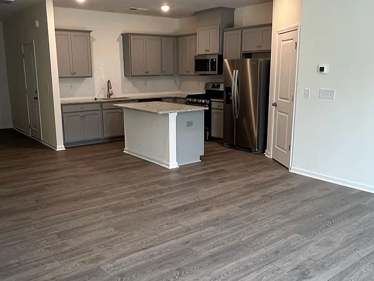 760 Earhart St NW — Photo 3