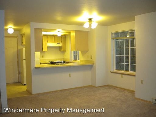 2nd image of 1399 Bradley Ln