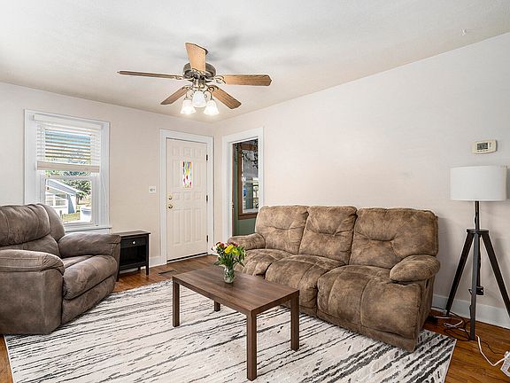 5th image of 423 Parker Ave