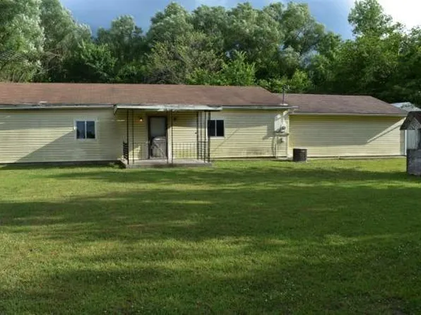 2112 Rock Creek Rd, Ottawa, KS 66067