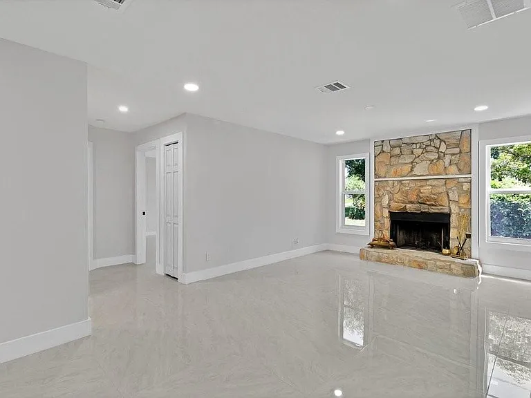 5760 36th Ln — Photo 17