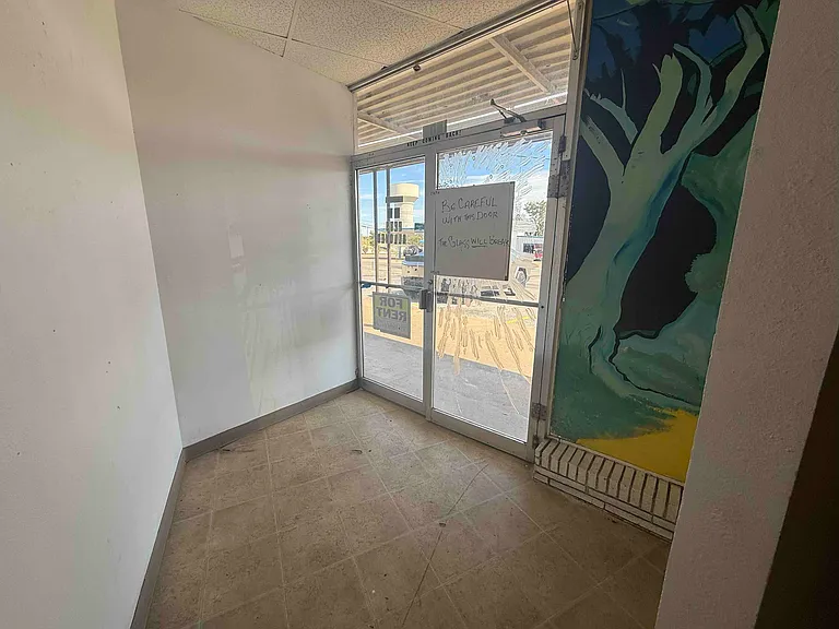 1406 N Beverly Dr — Photo 3