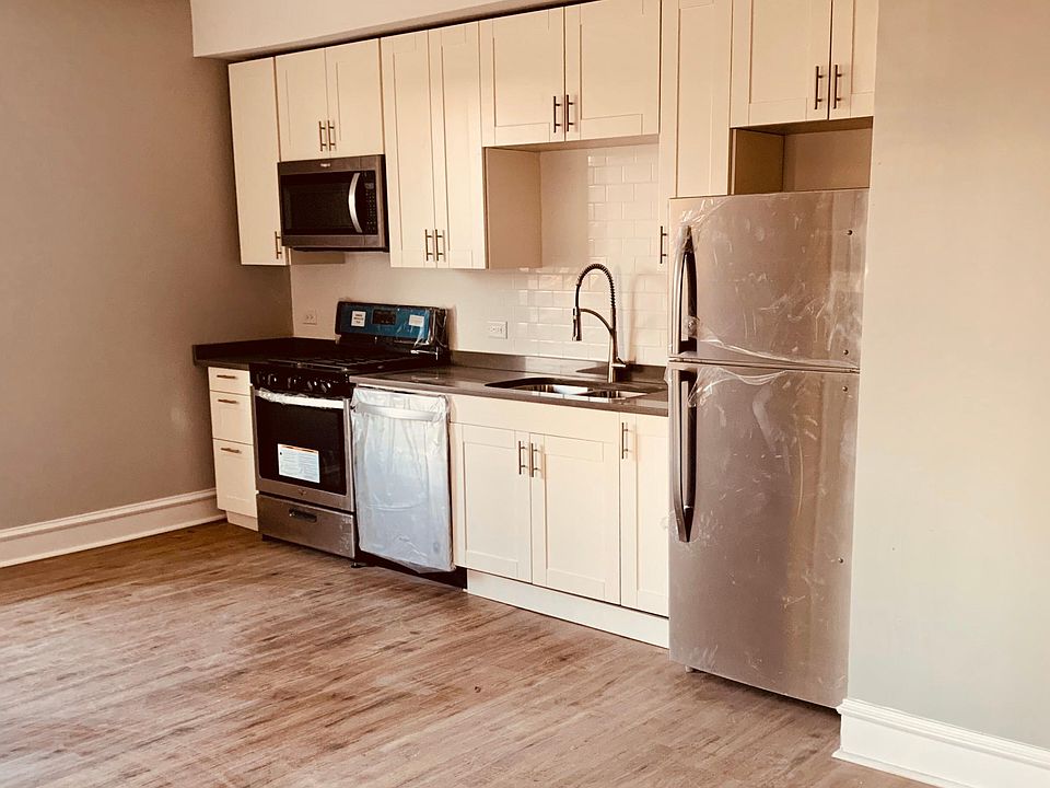 1st image of 2102 S Central Park Ave Floor 2