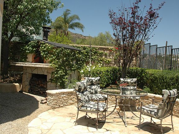 3rd image of 904 Blackbourne Point