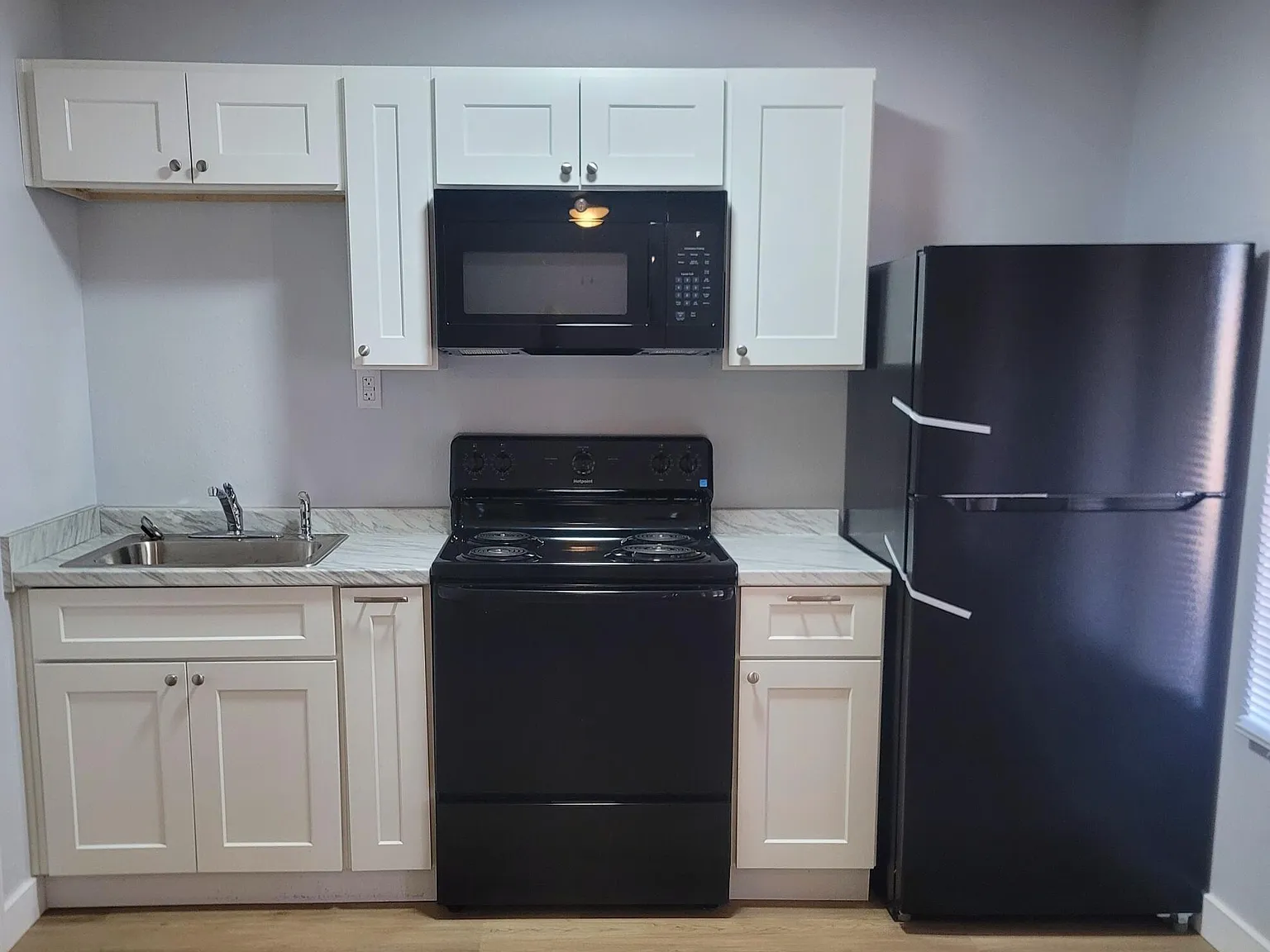 2 bed, 1.0 bath, 11129 sqft, $900 — Photo 3