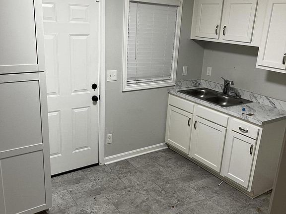 5th image of 3806 Larkwood Ave