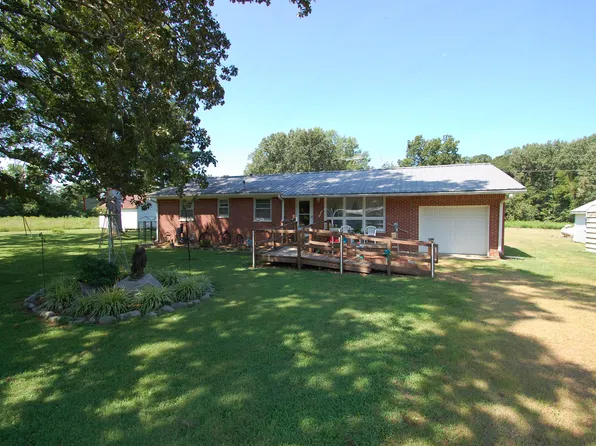 5825 Oaks Rd, Paducah, KY 42003