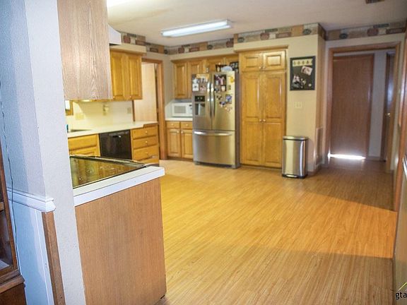 4th image of 124 Marshall Ave