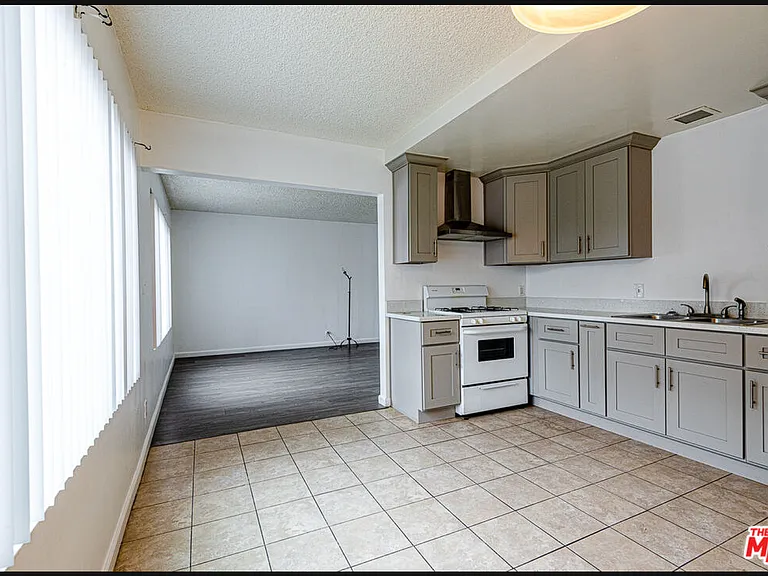 3458 W 67th St #1 — Photo 16