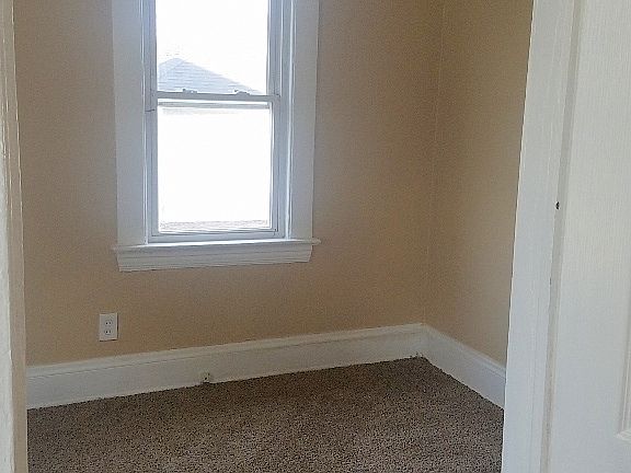 4th image of 7813 Laumar Ave