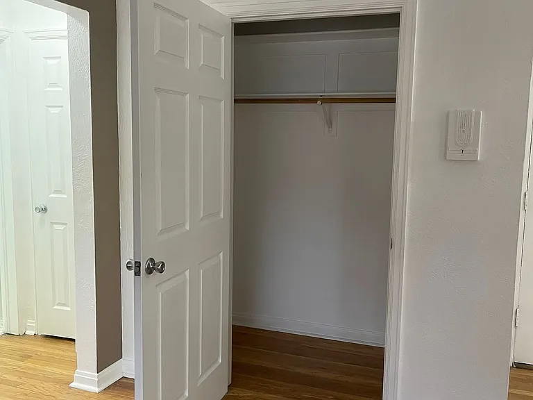 The Fern Flats - Newly Renovated in 2024 with in-unit Washer and Dryer! — Photo 9