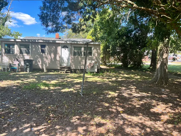 102 Flower St — Photo 10