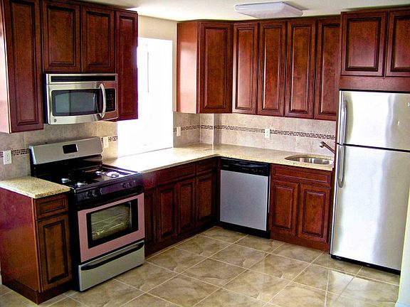 3rd image of 8802 Rockaway Beach Blvd APT 5B