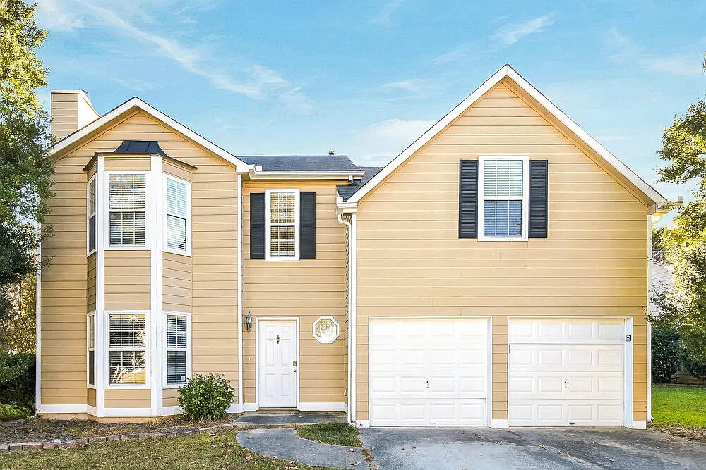 4 bed, 2.5 bath, 2082 sqft, $2,270 — Photo 1