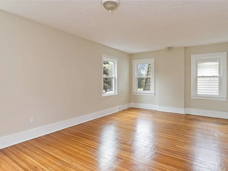 19 Genesee Park Blvd — Photo 41