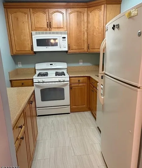 601 Sunshine Ct — Photo 3