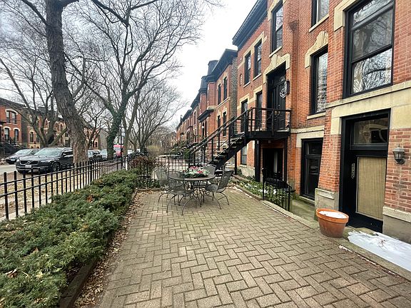 2nd image of 2122 N Bissell St APT 2